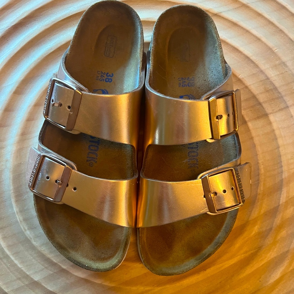Rose Gold Brand New Birkenstocks in MINT condition 💕